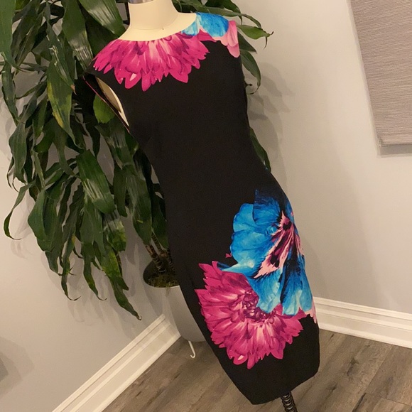 Dress - Picture 2 of 4